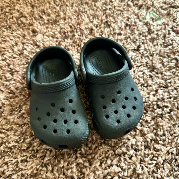 BLACK TODDLER BABY CROCS SIZE 4C - Picture 1 of 2